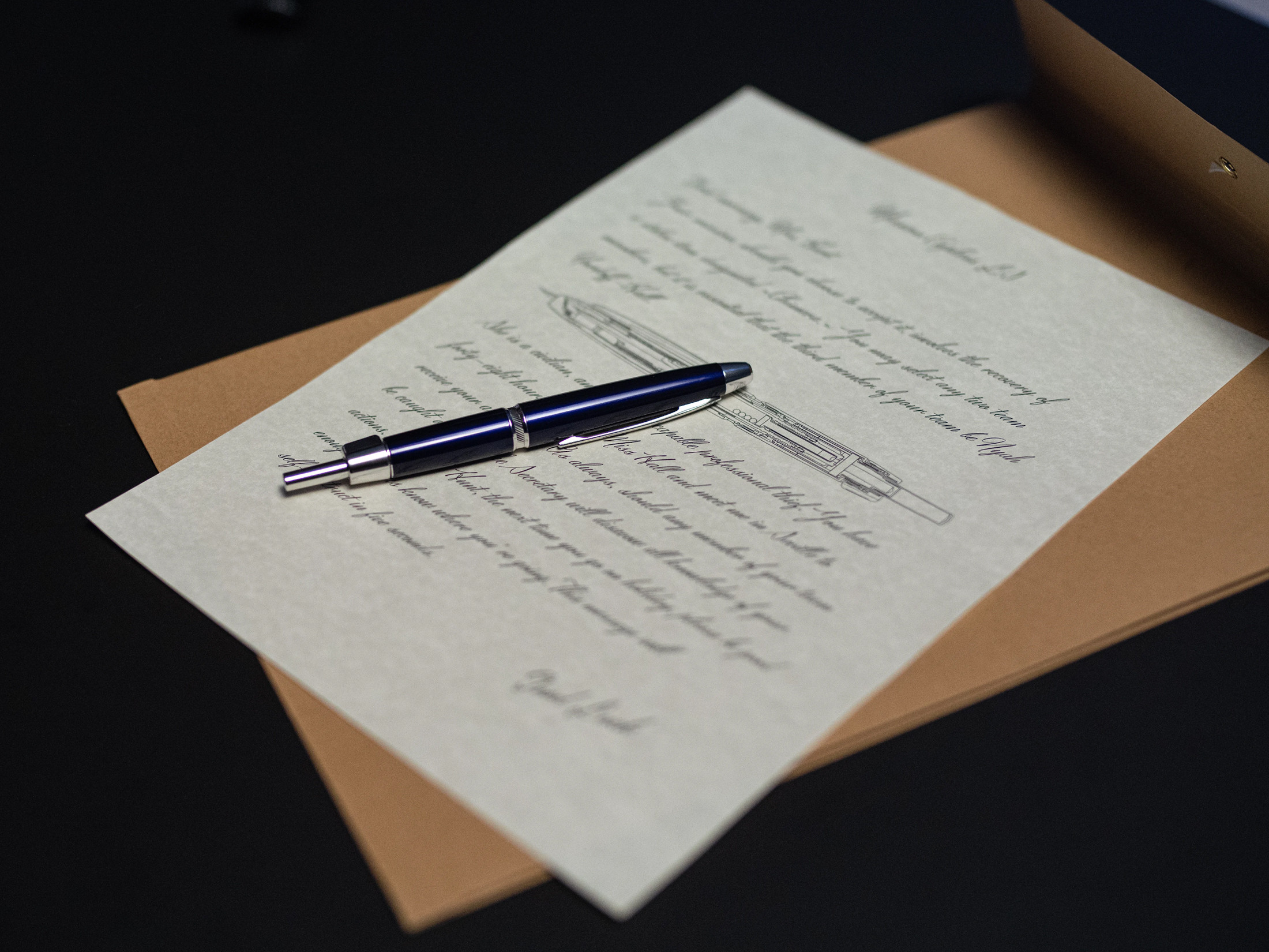 PCL578055_CAPLESSPIM_CAPLSPIM_family_fine_writing___MN_mood_03 Capless LS