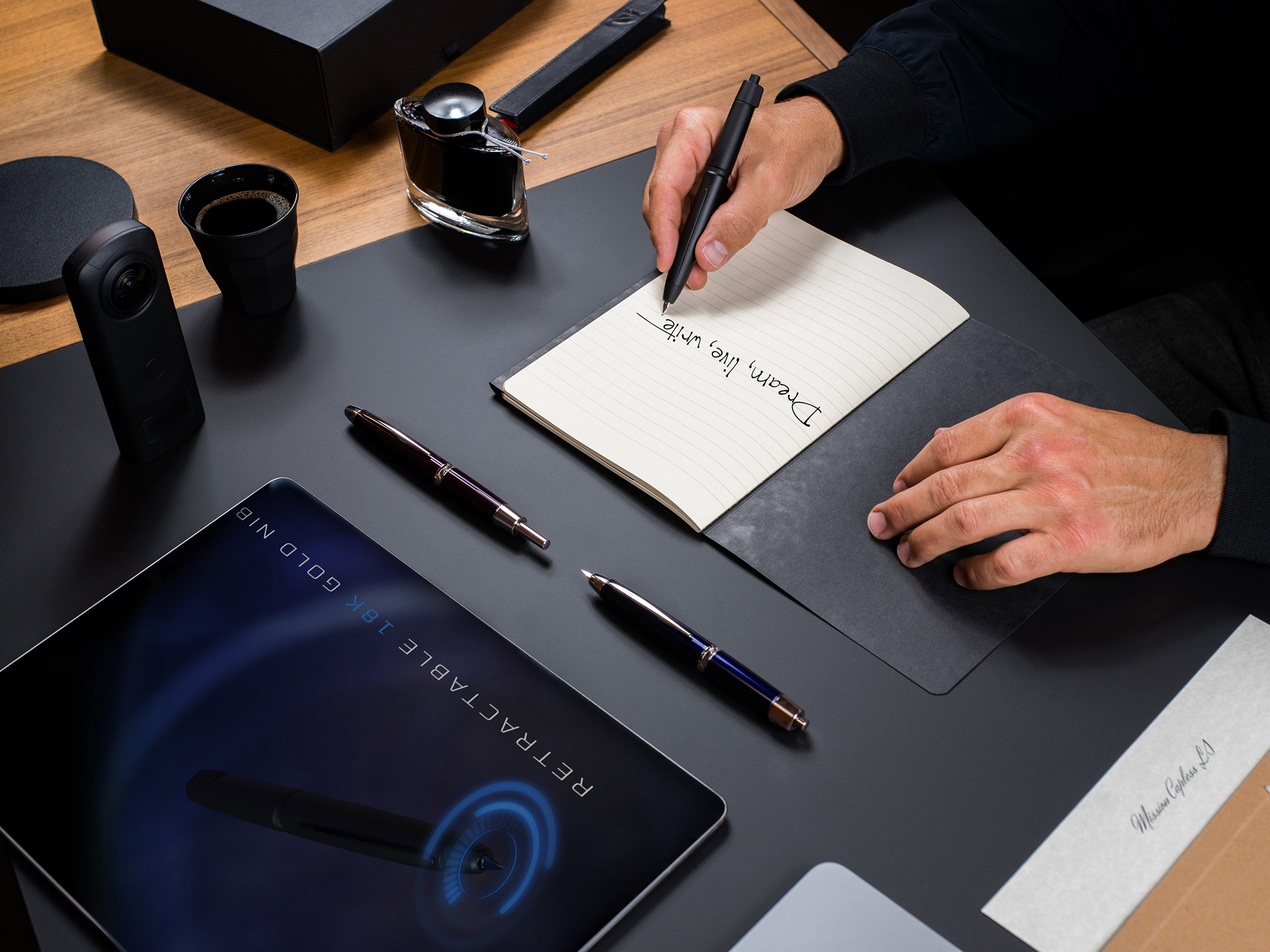 PCL578055_CAPLESSPIM_CAPLSPIM_family_fine_writing___MN_mood_02 Capless LS